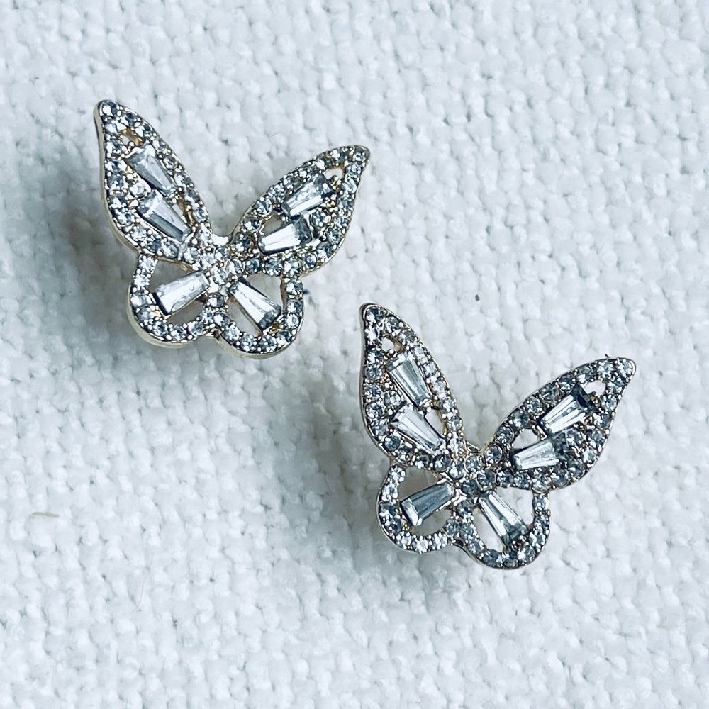 🦋🦋Calisades Butterfly stud earrings 🦋🦋
